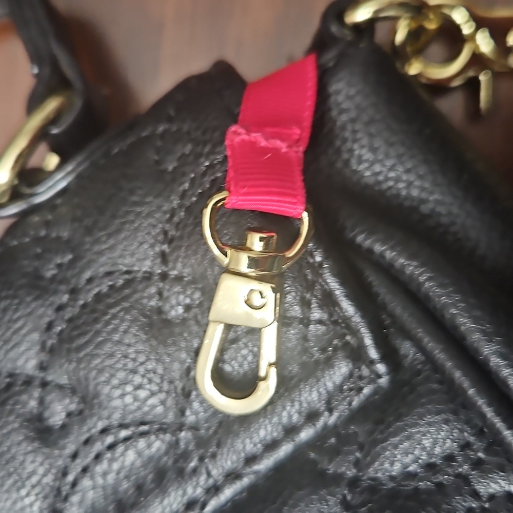 Chic Black Quilted Crossbody Bag with Gold Accents - Picture 3 of 16